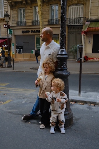 Family at Paris lamppost